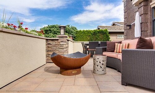 7 Inviting Riverside Backyard Ideas (Get Your Pen Out)